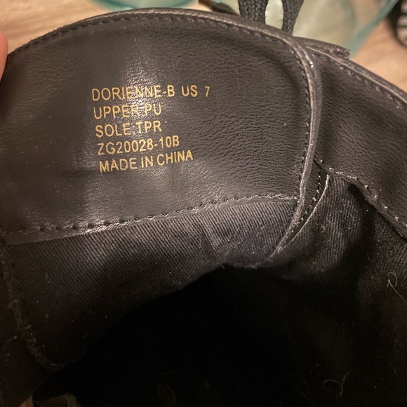 Bebe Dorienne-B Stud Quilted Boots Women’s Size 7 - Picture 7 of 8